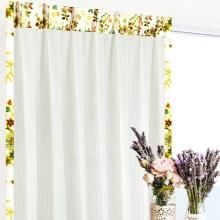 幸運の芽生えを意味する南国の若草柄を描いたファッショナブルなアジアン布バティック上飾りとストライプ柄レース生地とのコラボレーションがお部屋をスタイリッシュでモダンなリゾートホテル風インテリアにコーディネイトする、おしゃれなミラー レース カーテン アジアン 防炎 遮熱 UVカット ストライプ柄 《ロマンTパダン》・ホテル 飲食店 喫茶店 レストラン アジアンダイニング class=