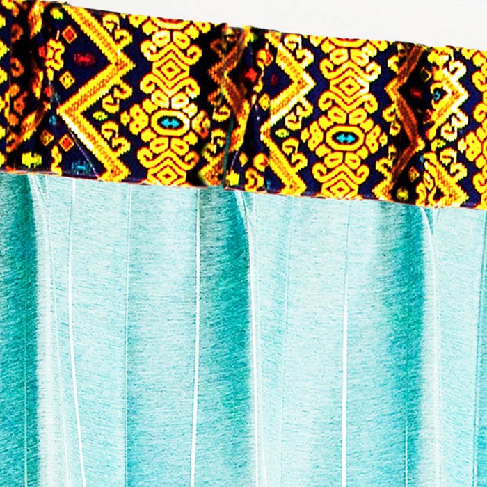 アジアン カーテン 遮光1級 おしゃれ ペパーミントブルー色 ピンストライプ柄 《メタリック》の上飾り
