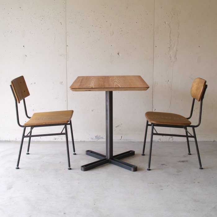 Sou 杉の積層天板 カフェテーブル 2人掛け 一本脚 テーブル オリジナル家具 金物の上手工作所オンラインショップ