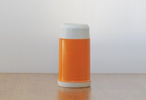 スウェーデン製のプラスチック魔法瓶（オレンジ＋白）/ビンテージ