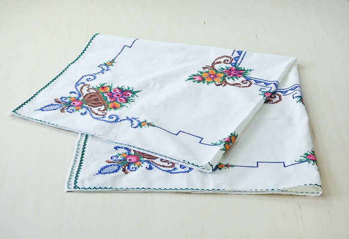 北欧で使われていた、刺繍のテーブルクロス／ビンテージ／F0089  画像02