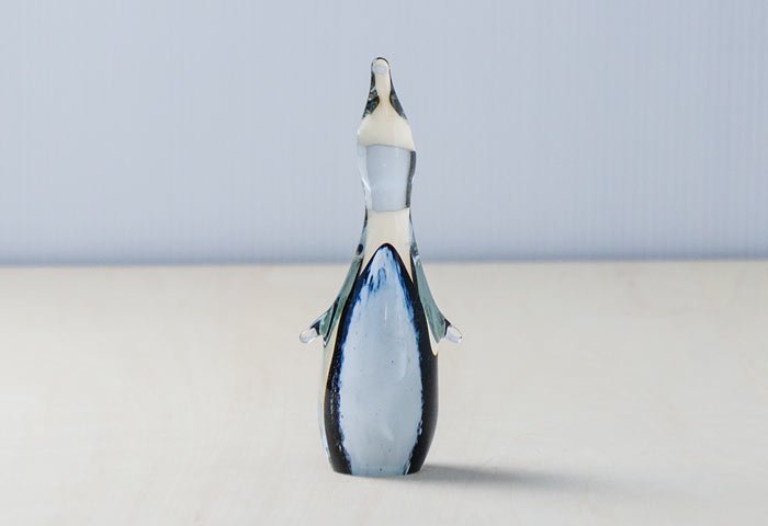 北欧で使われていた、クリスタルガラスのペンギンの置物（オブジェ