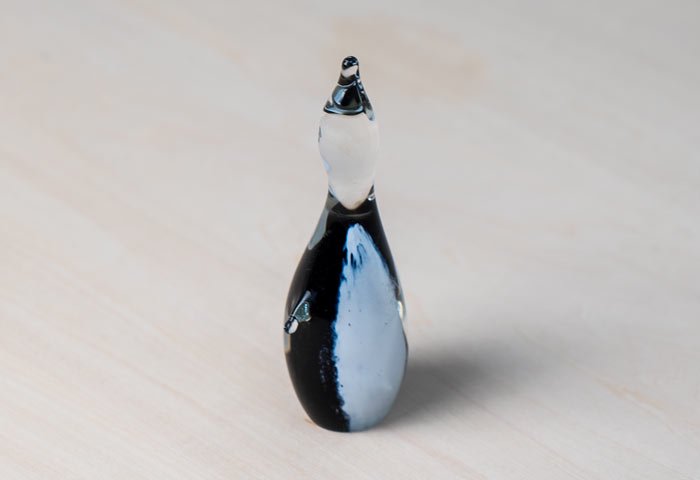 北欧で使われていた、クリスタルガラスのペンギンの置物（オブジェ 