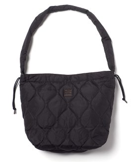 <img class='new_mark_img1' src='https://img.shop-pro.jp/img/new/icons47.gif' style='border:none;display:inline;margin:0px;padding:0px;width:auto;' />【TAION】MILITARY DOWN SHOULDER BAG - BLACK ダウン ショルダーバッグ 巾着バッグ