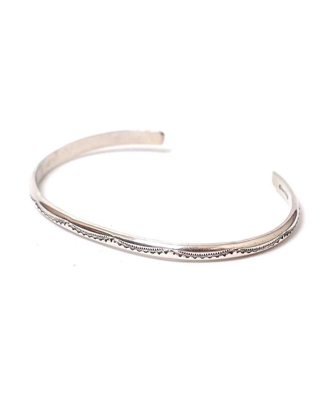 INDIAN JEWELRY】NAVAJO NARROW BANGLE #E ナバホ族 シルバー