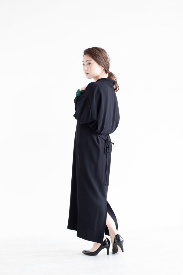 mame 19ss Embroidery Cuffs V-Neck Dressblack