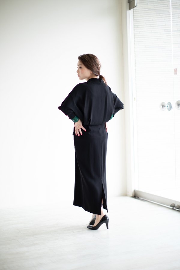 Mame Kurogouchi(マメ) Embroidery Cuffs V-Neck Dress - YAMAROKU 