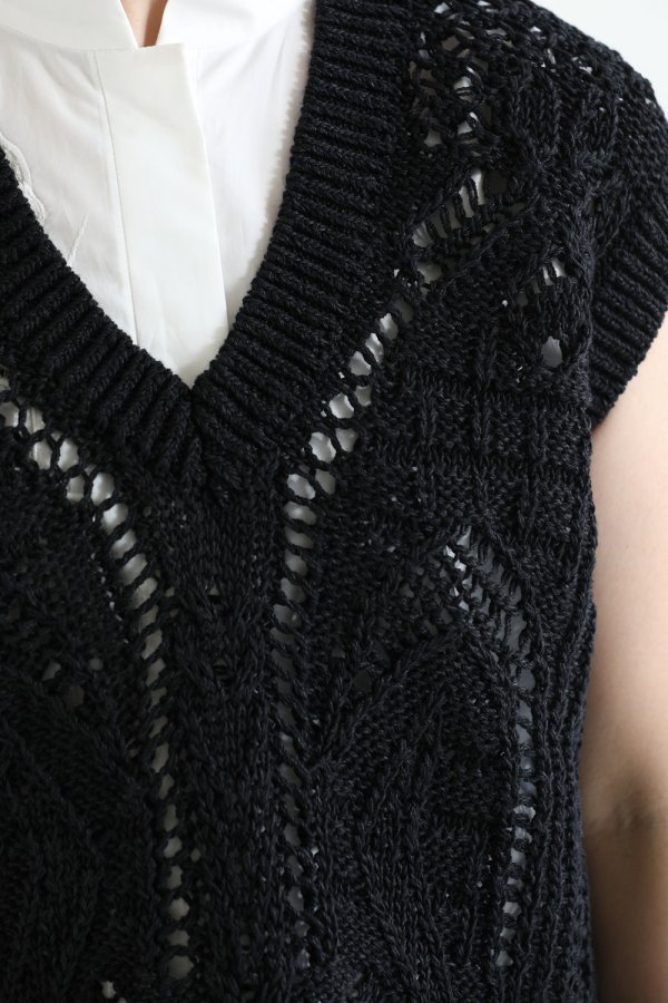 mame Lace Knitted V Neck Vest - black