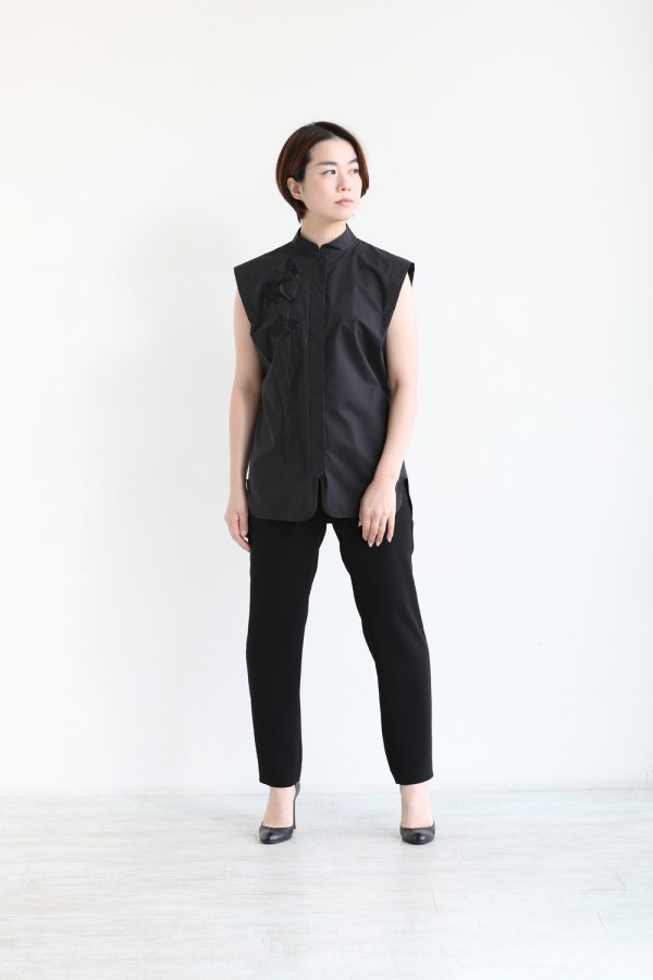 Mame Kurogouchi(マメ) Botanical Embroidery Sleeveless Shirt BLACK