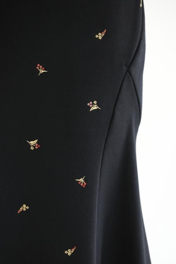 Mame Kurogouchi(マメ) Floral Motif Embroidered Sweater Skirt Mame Kurogouchi(マメ) Floral Motif Embroidered Sweater Skirt