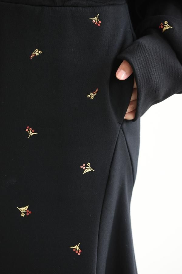Mame Kurogouchi(マメ) Floral Motif Embroidered Sweater Skirt Mame Kurogouchi(マメ) Floral Motif Embroidered Sweater Skirt