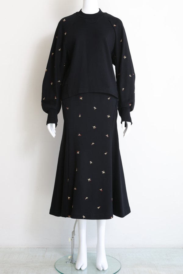Mame Kurogouchi(マメ) Floral Motif Embroidered Sweater Skirt