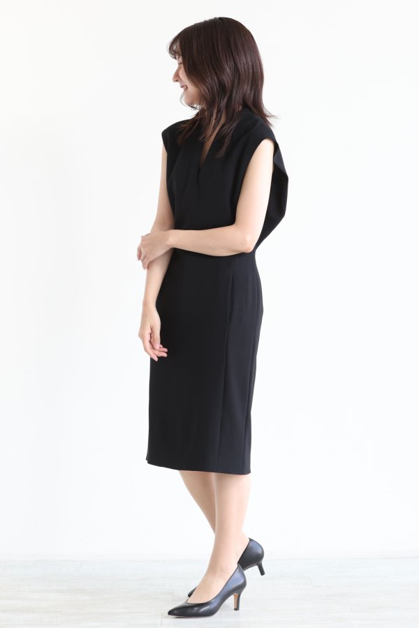 Mame Kurogouchi(マメ) V-Neck Sleeveless Dress - YAMAROKU（ヤマロク） オンラインストア