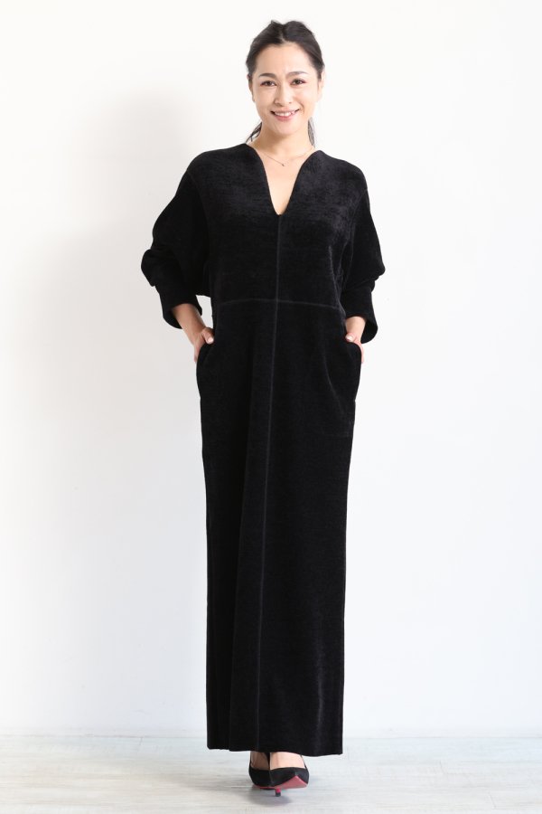 Mame Kurogouchi(マメ) V-Neck Velour Knit Dress BLACK - YAMAROKU 