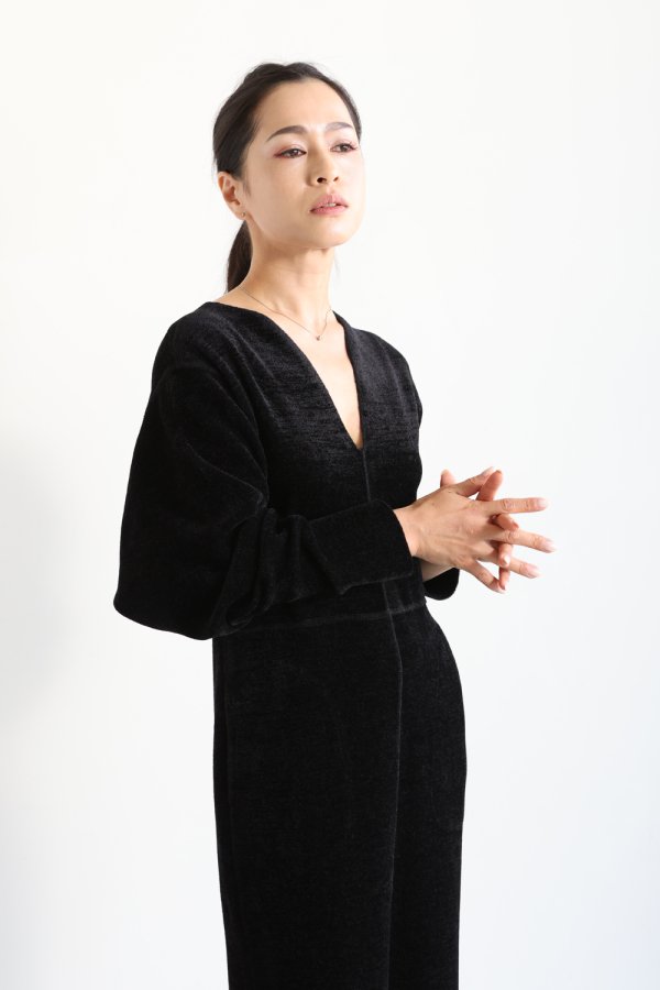 Mame Kurogouchi(マメ) V-Neck Velour Knit Dress BLACK - YAMAROKU ...