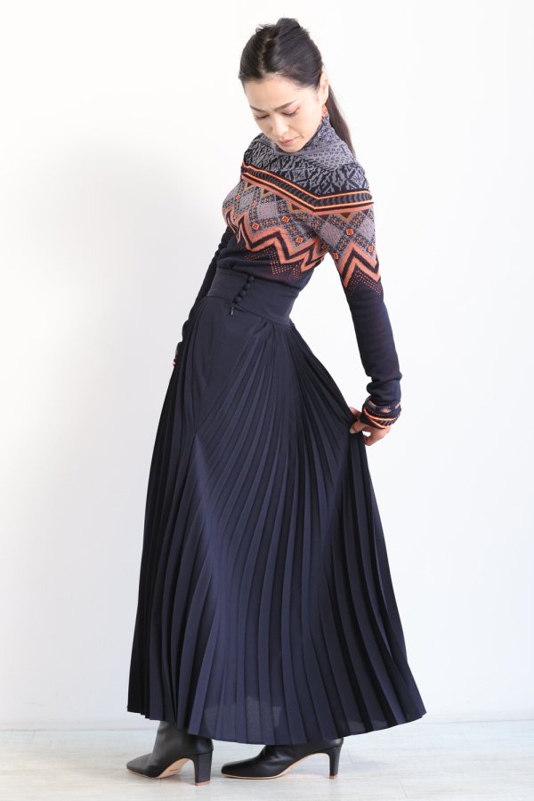 Mame Kurogouchi(マメ) Curved Pleated Flared Skirt NAVY - YAMAROKU