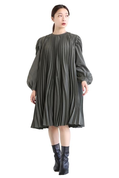 mame kurogouchi curved pleated dressグレー