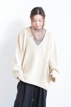 unfil(アンフィル) superfine lambs wool ribbed-knit V neck sweater   butter