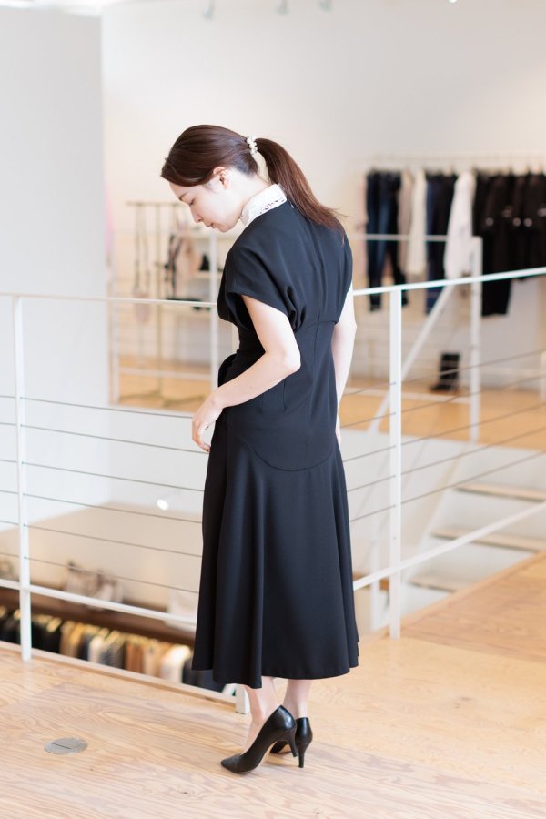 Mame Kurogouchi(マメ) BackSatin Crepe Georgette Embroidered Collar Flared  Dress - YAMAROKU（ヤマロク） オンラインストア