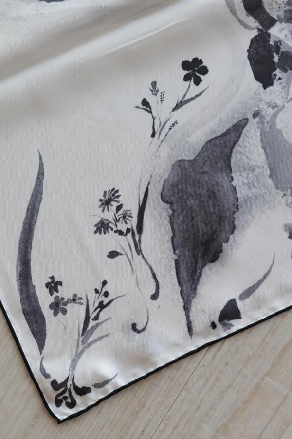 Mame Kurogouchi(マメ) Hand Printed Silk Scarf - YAMAROKU（ヤマロク