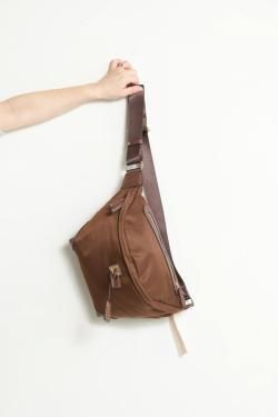 ACTIVO mica della valle(�����ƥ������ߥ��ǥ�����å�) fionda grande (NYLON)  LIGHT BROWN