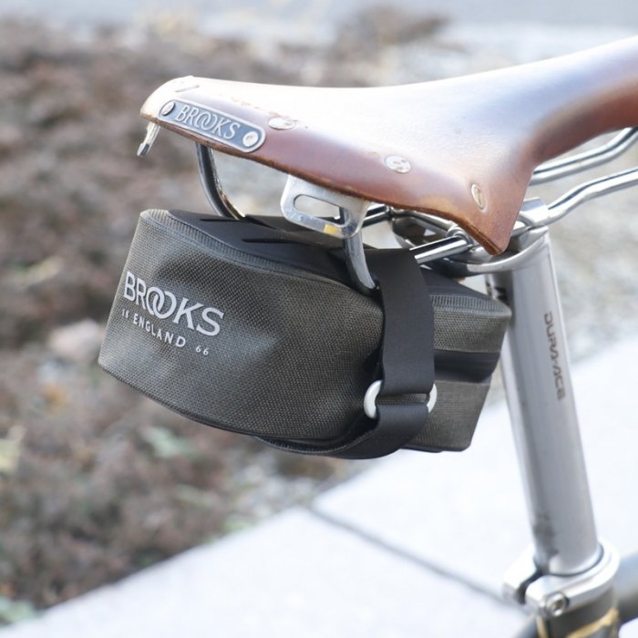 BROOKS ENGLAND自転車サドル型本革ハンドバッグ - 自転車