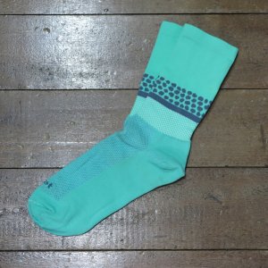 <img class='new_mark_img1' src='https://img.shop-pro.jp/img/new/icons1.gif' style='border:none;display:inline;margin:0px;padding:0px;width:auto;' />【DEFEET / デフィート】Aireator 6