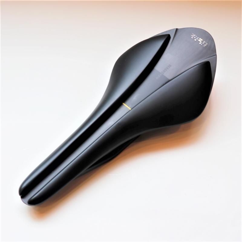 fizik ARIONE VERSUS EVO 00 カーボン サドル-