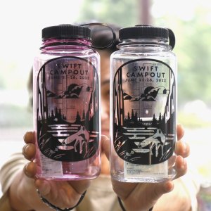 <img class='new_mark_img1' src='https://img.shop-pro.jp/img/new/icons1.gif' style='border:none;display:inline;margin:0px;padding:0px;width:auto;' />【SWIFT INDUSTRIES】 campout 2022 nalgene bottle