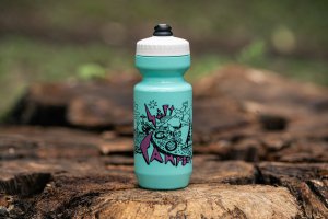 <img class='new_mark_img1' src='https://img.shop-pro.jp/img/new/icons1.gif' style='border:none;display:inline;margin:0px;padding:0px;width:auto;' />【SWIFT INDUSTRIES】 campout 2023 water bottle (teal)