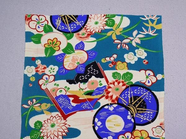 江戸縮緬など、正絹古裂を使用。そら豆の中に小さなうさぎの雛人形とぼんぼりが。 江戸縮緬など、正絹古裂を使用。そら豆の中に小さなうさぎの雛人形