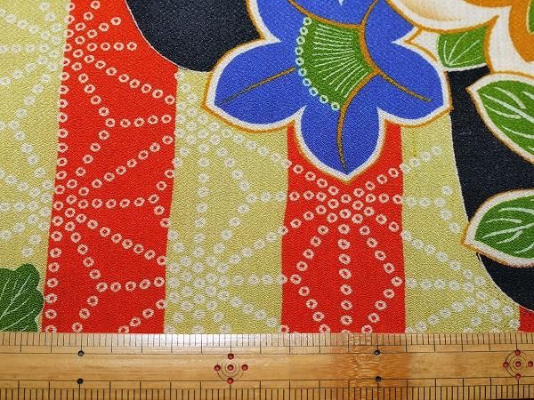 江戸縮緬☆裾模様☆ハギレ☆刺繍 江戸縮緬、ちりめん、木綿、古布縮緬、古裂はぎれの藍器