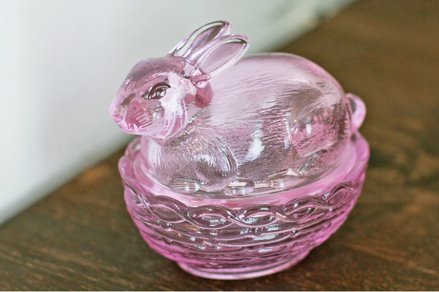 【 Mosser Glass 】キャンディーディッシュ（ガラス製 蓋付き ウサギのキャンディーボックス）