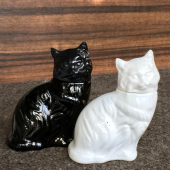 【 AVON 】ペルシャネコのコロンボトル｜白ネコ・黒ネコ（香水瓶）｜ヴィンテージ・アンティーク