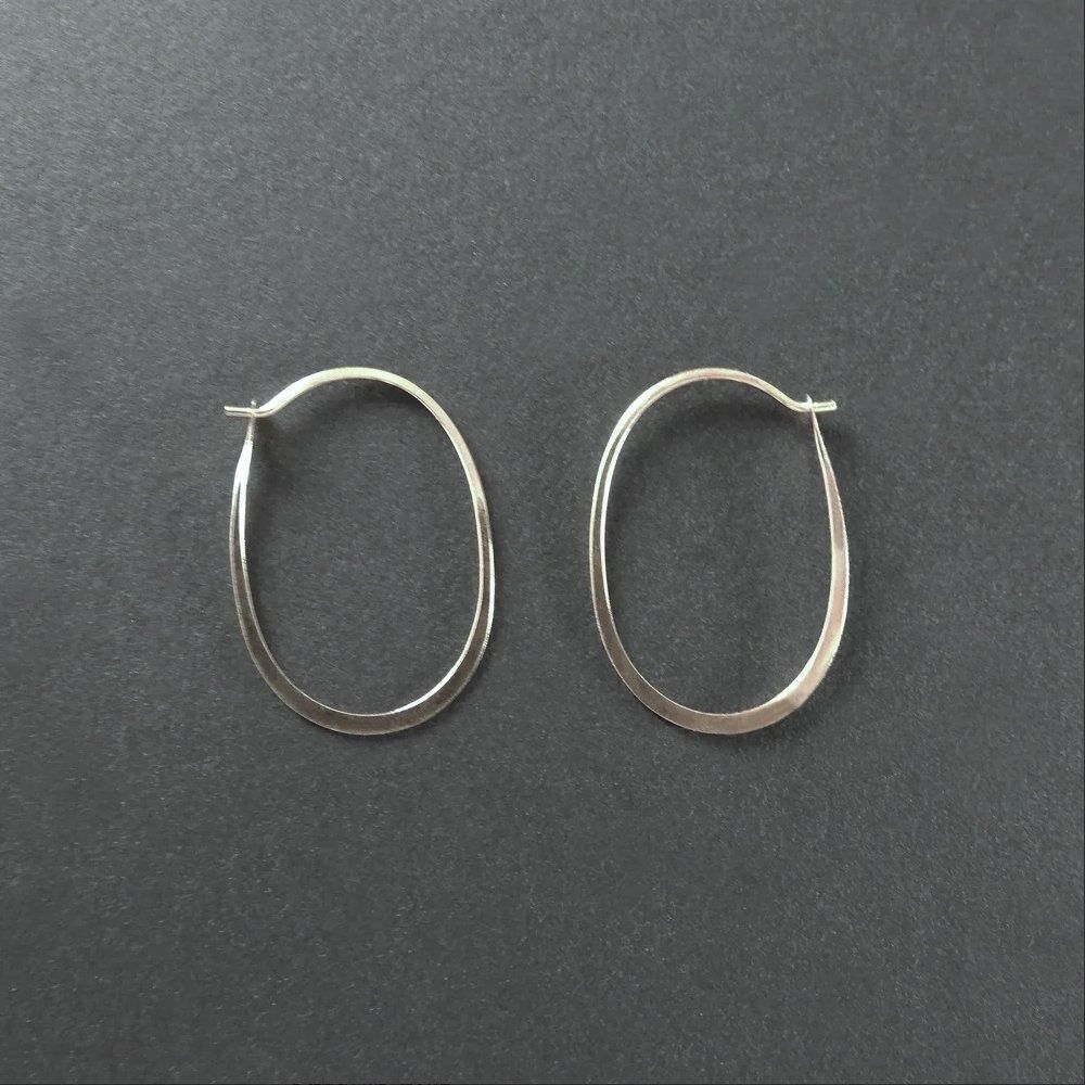 ざく Melissa joy Manning Hoops silver LHS.jpg?v=1727461670&width=1920