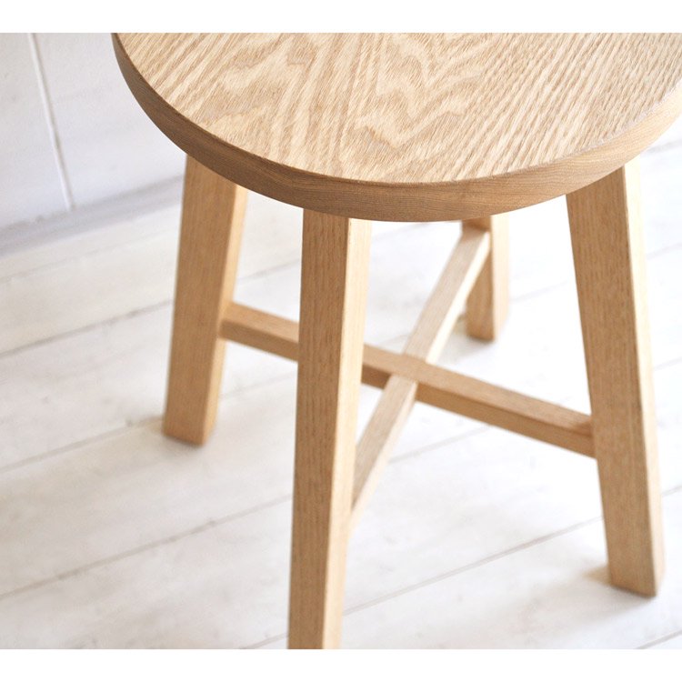 椅子や小テーブルやいろんな用途で使える4本脚のスツール | 木、鉄、革など本物素材の家具と雑貨通販　| イヌイットファニチュアオンラインショップ