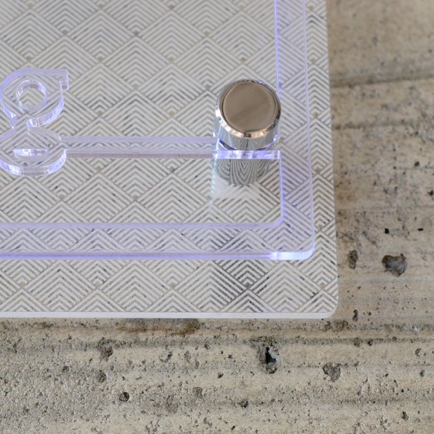 アクリル板(透明キャスト) 1830×1220×6.0(送料別途) キャスト板の長所として熱や反りに強く、機械加工が容易で、レーザー彫刻や切削加工に適してます。 - 4