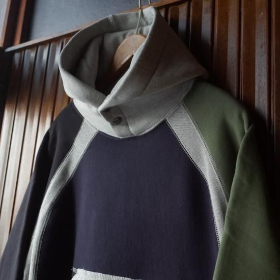 【関税込み】Engineered Garments グレー ラグラン フーディ Engineered Garmentsのグレー フリース ラグラン フーディがセール中