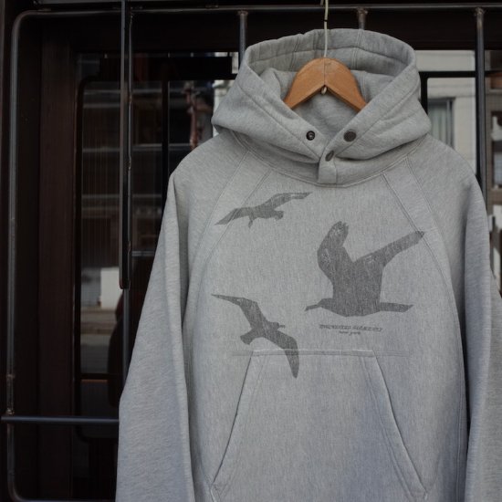 Engineered Garments (エンジニアードガーメンツ)|Raglan Hoodie-Cotton Heavy FleeceーSeagull  - BEVERLY HILLS CHICKEN