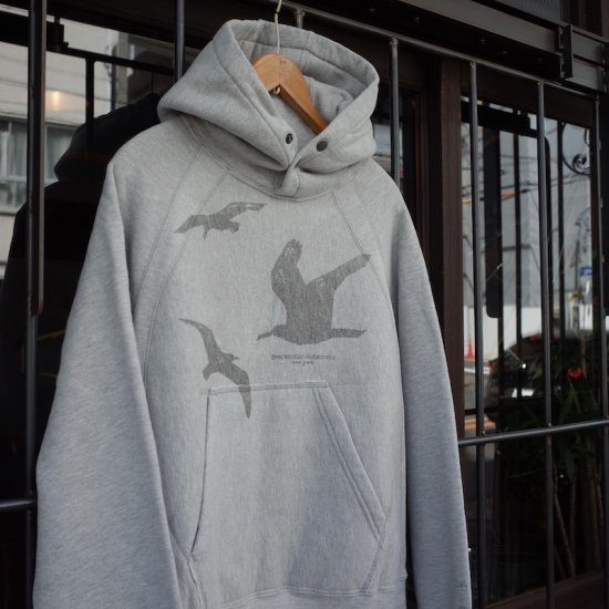 Engineered Garments (エンジニアードガーメンツ)|Raglan Hoodie-Cotton Heavy FleeceーSeagull  - BEVERLY HILLS CHICKEN