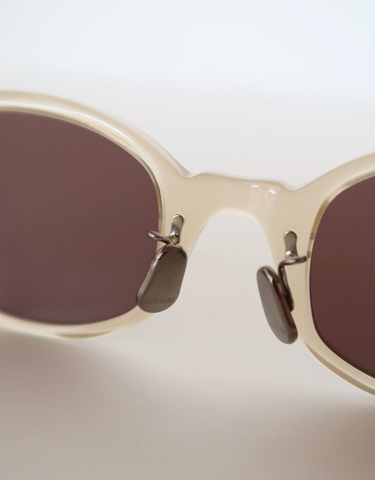 【AURALEE】 SUNGLASSES 002 / Ivory Beige x Light Brown | kink online shop