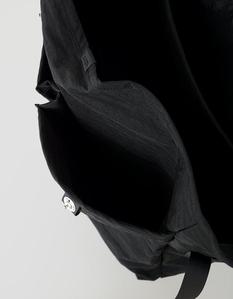 SHOP MAN-TLE | R17G2 Messenger Bag in Black Nylon with