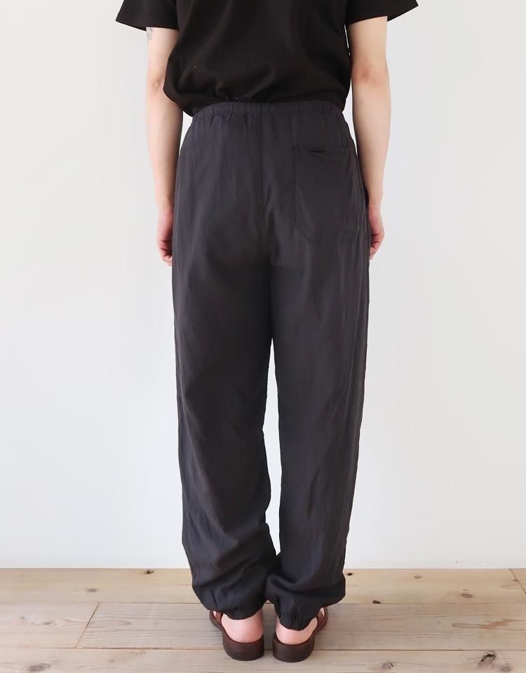 COMOLI】 シルク製品染ドローストリングパンツ / B01-03016