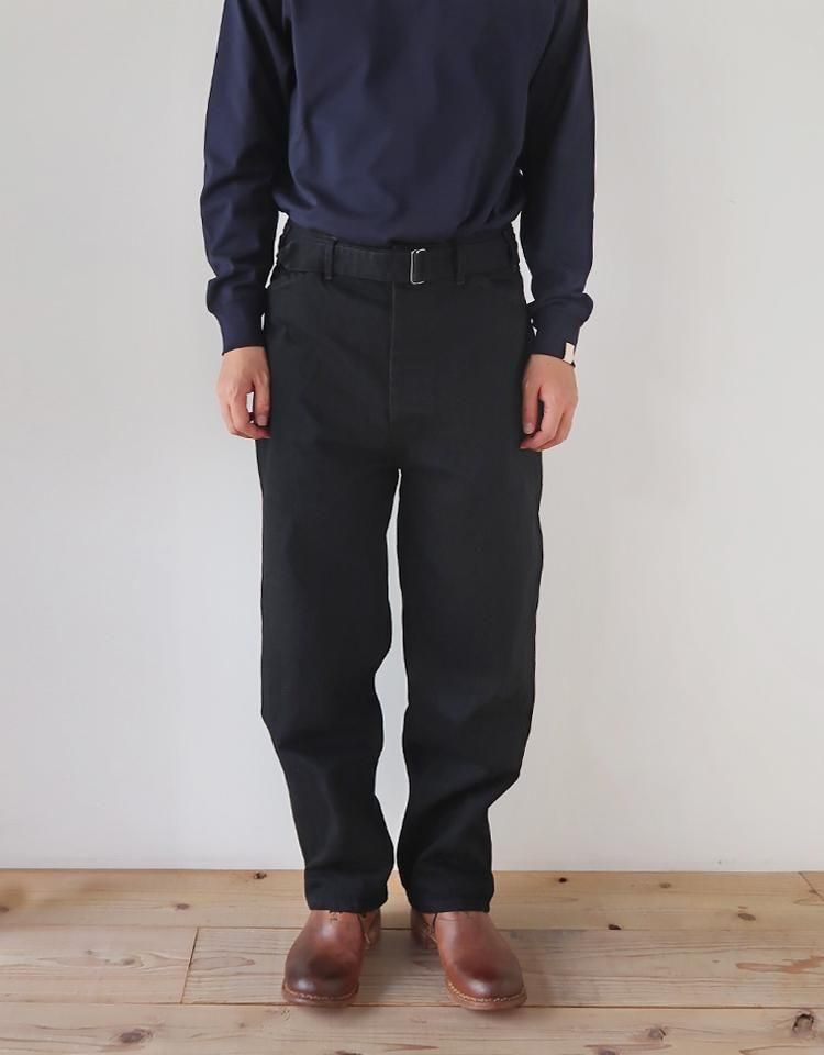 【新品未使用】comoli デニムベルテッドパンツサイズ3ブラック COMOLI (コモリ) デニム ベルテッドパンツ