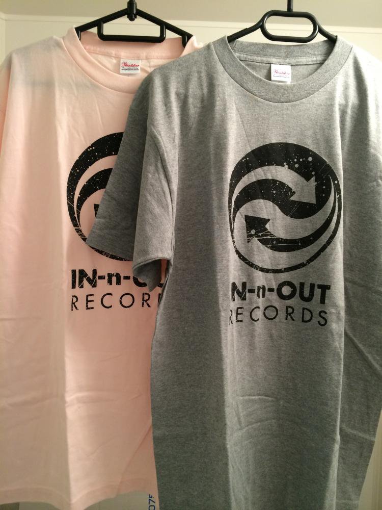 IN-n-OUT Tシャツ
