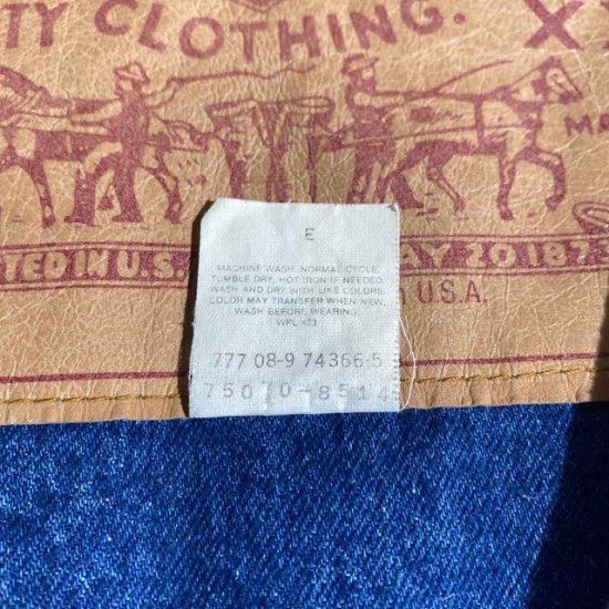 89 Levi's 75070 made in USA - VINTAGE CLOTHES & ANTIQUES 