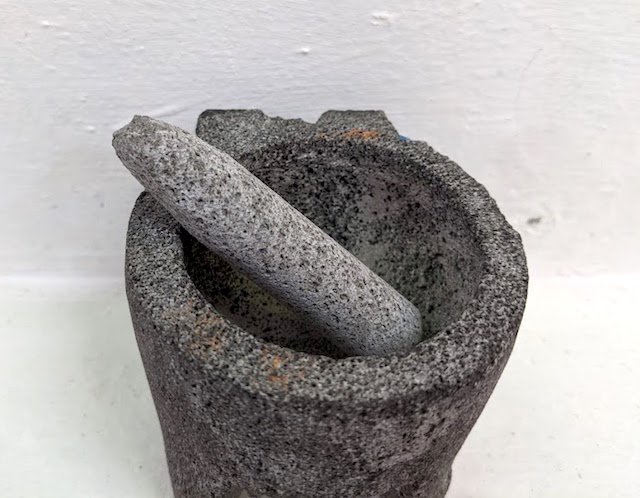 メキシコ産 溶岩石 石臼 石うす すり鉢 モルカヘテ molcajete