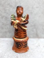 タスコ 陶芸 土人形  [イヌを抱く女性] 
																													