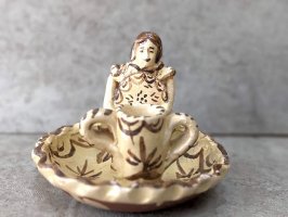 ミチョアカン 陶芸 土人形 キャンドルホルダー [皿を持つ女性と壺 燭台] 
																													