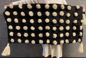 チアパス チャムラ 羊毛 ポンポン付きレボソ  ショール [ブラック＆アイボリー]
																													